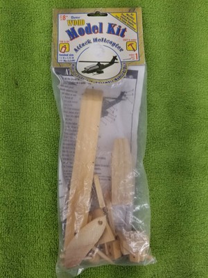 NIB Darice Wood Model Kit Attack Helicopter 7.5 X 2.25 Inches Fast Shipping