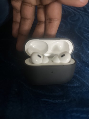 Apple AirPods Pro (2nd generation) with MagSafe Case (USB‑C Apple AirPods Pro (2nd generation) with MagSafe Case (USB‑C