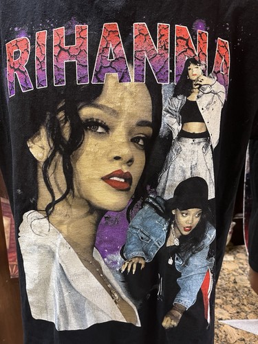 正規品 RIHANNAリアーナ 2013ツアーTシャツ ブラック Mサイズ 正規品 RIHANNAリアーナ 2013ツアーTシャツ ブラック Mサイズ