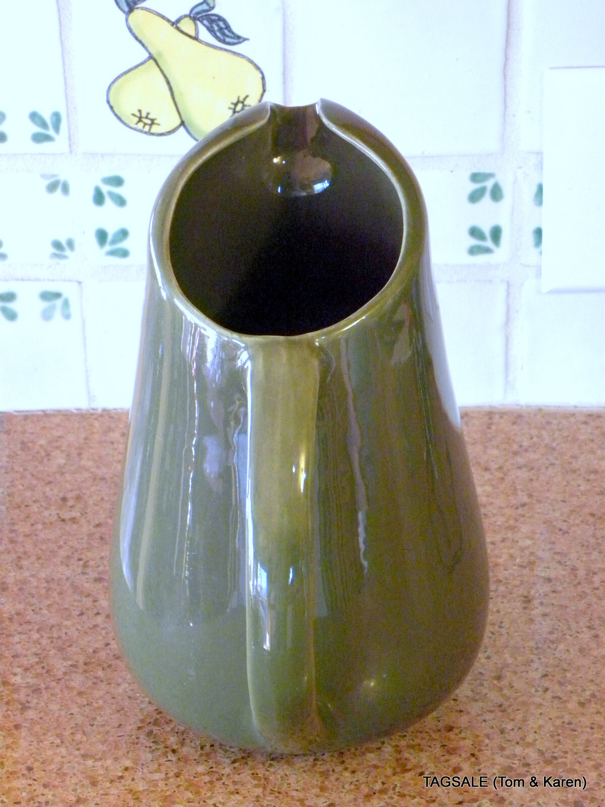 BRUSH POTTERY GREEN 2 QT PITCHER MADE IN CALIFORNIA  9 1/2