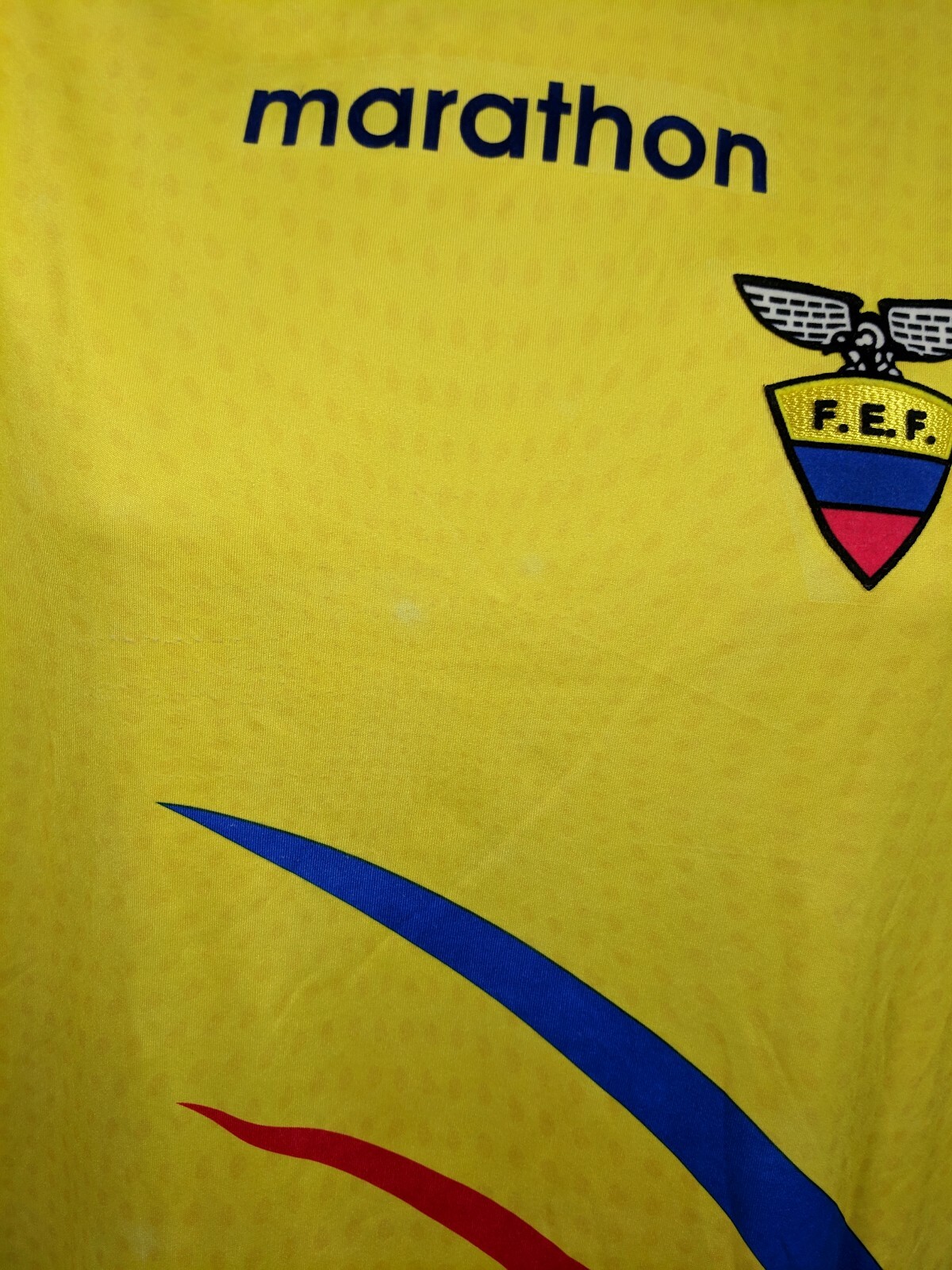 Ecuador Soccer Jersey Sz Large Yellow Crest Marathon