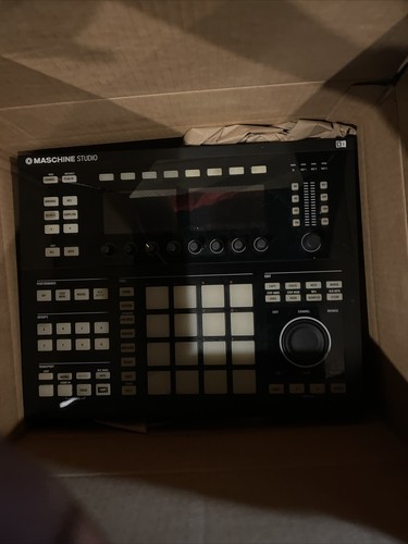 HT　MASCHINE STUDIO Amazon.com: Native Instruments Maschine Studio, Black