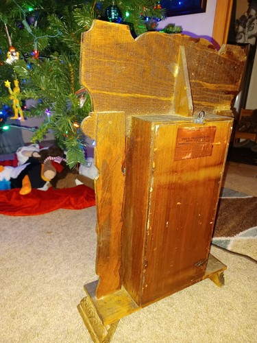 The E Ingraham & Co Mantel wooden wind up Clock early 1900s