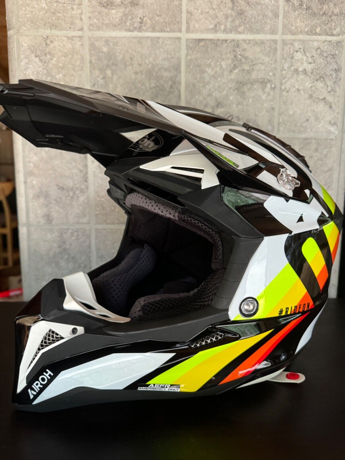 KTM Airoh Aviator3ヘルメット Airoh Aviator 3 Saber Orange Offroad Helmet - Chromeburner