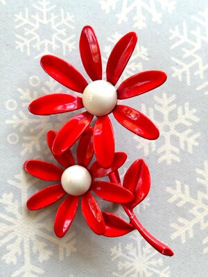 1960s BRIGHT RED VINTAGE DAISY FLOWER PIN WHITE CENTERS DOUBLE BLOOM CORSAGE