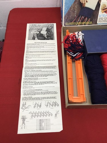 Vintage Pastime Knit-A-Scarf with Reversible Knitter Kit