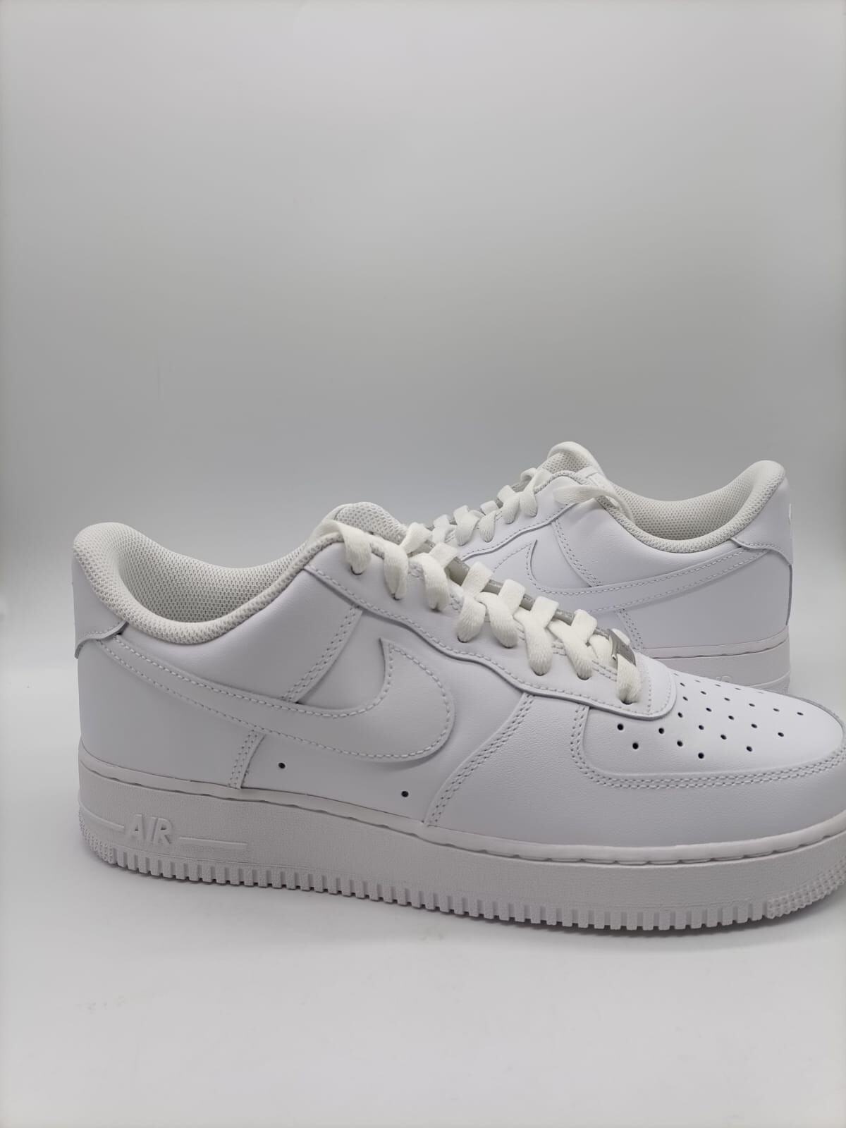 靴 Nike Air Force 1 Low '07 \"White/White\" Nike Air Force 1 '07 Men's Shoes. Nike.com