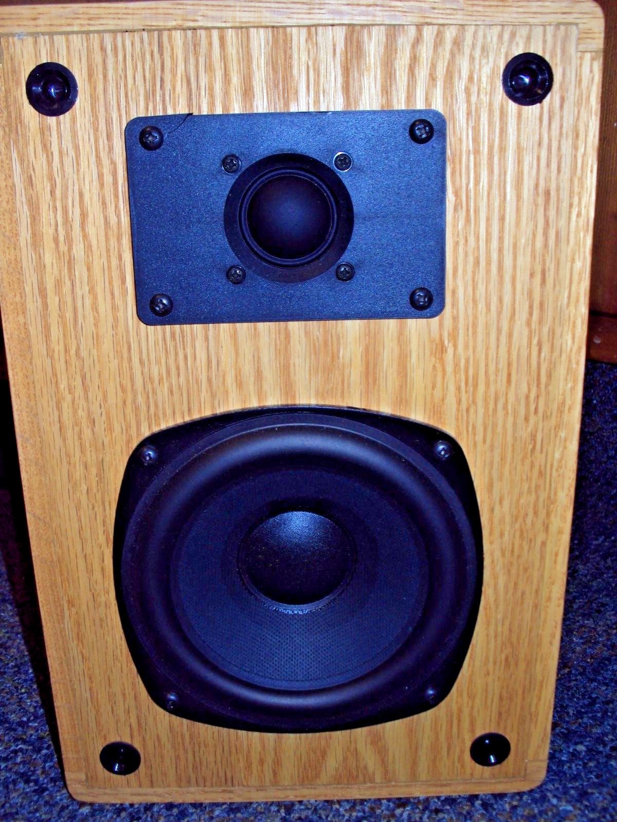 2 Omega Loudspeakers Oak Wood 5 1/4