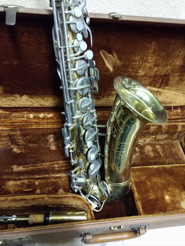 1957 Conn shooting stars alto saxophone with mouthpieces