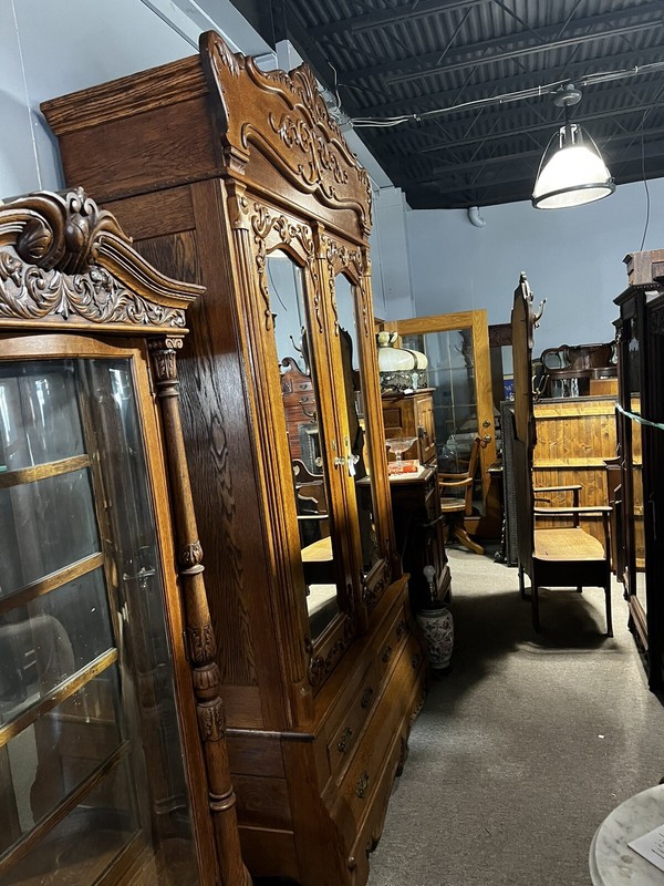 Massive quartersawn oak Armoire Hastings/Larkin? 102” h x 60” w