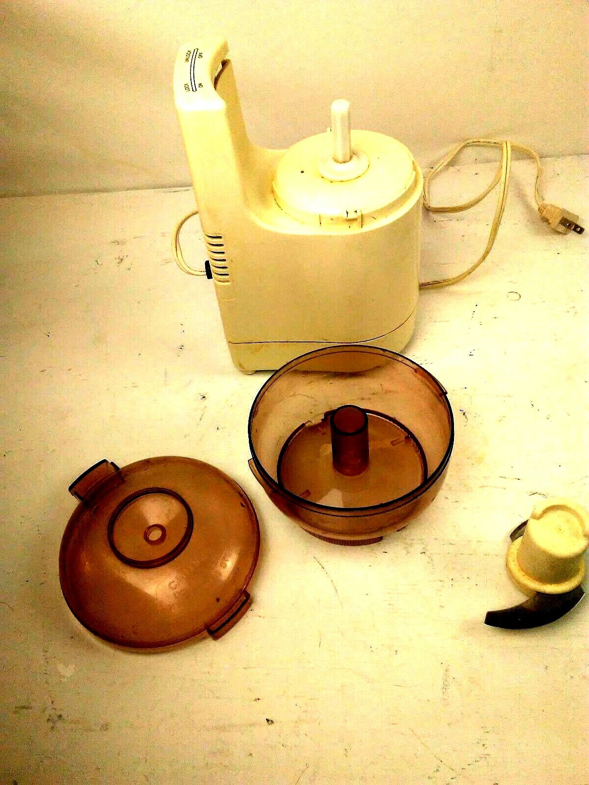 SUNBEAM OSKAR FOOD PROCESSOR  AND CHOPPER 14081