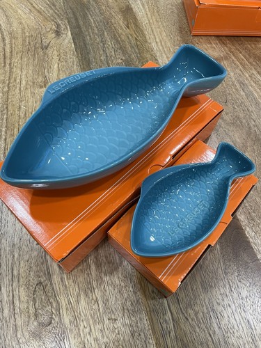LE CREUSET STONEWARE CARIBBEAN BLUE FISH SHAPED DISH SET SM 6.25