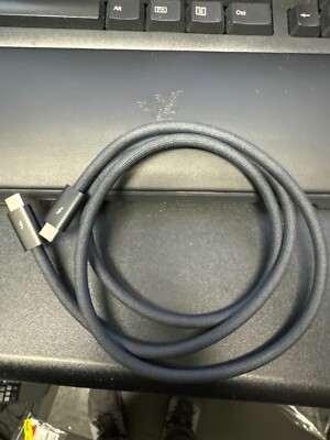 Genuine Apple Thunderbolt 4 Pro Cable Black  1m 3ft - MU883AM/A - A2804 VG