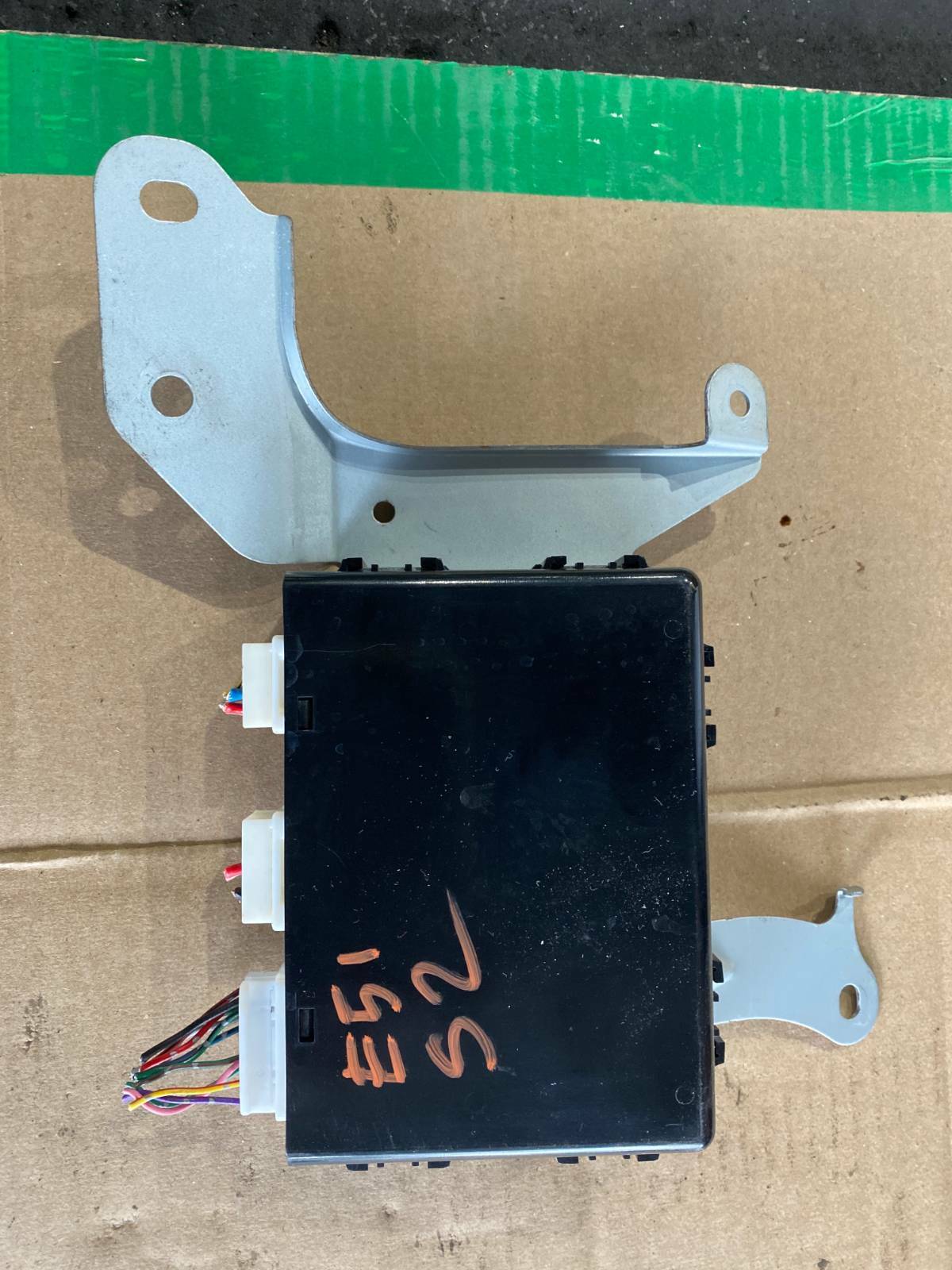 0 Nissan Elgrand E51 right sliding door module image 2