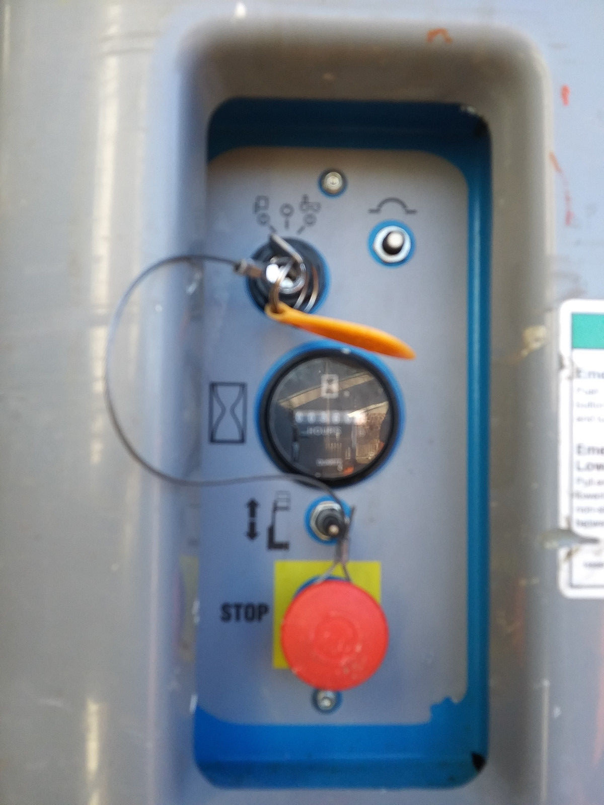 2010 Genie GR-20 Personnel Man Lift Boom Scissor Picker Aerial JLG GR20 Mask