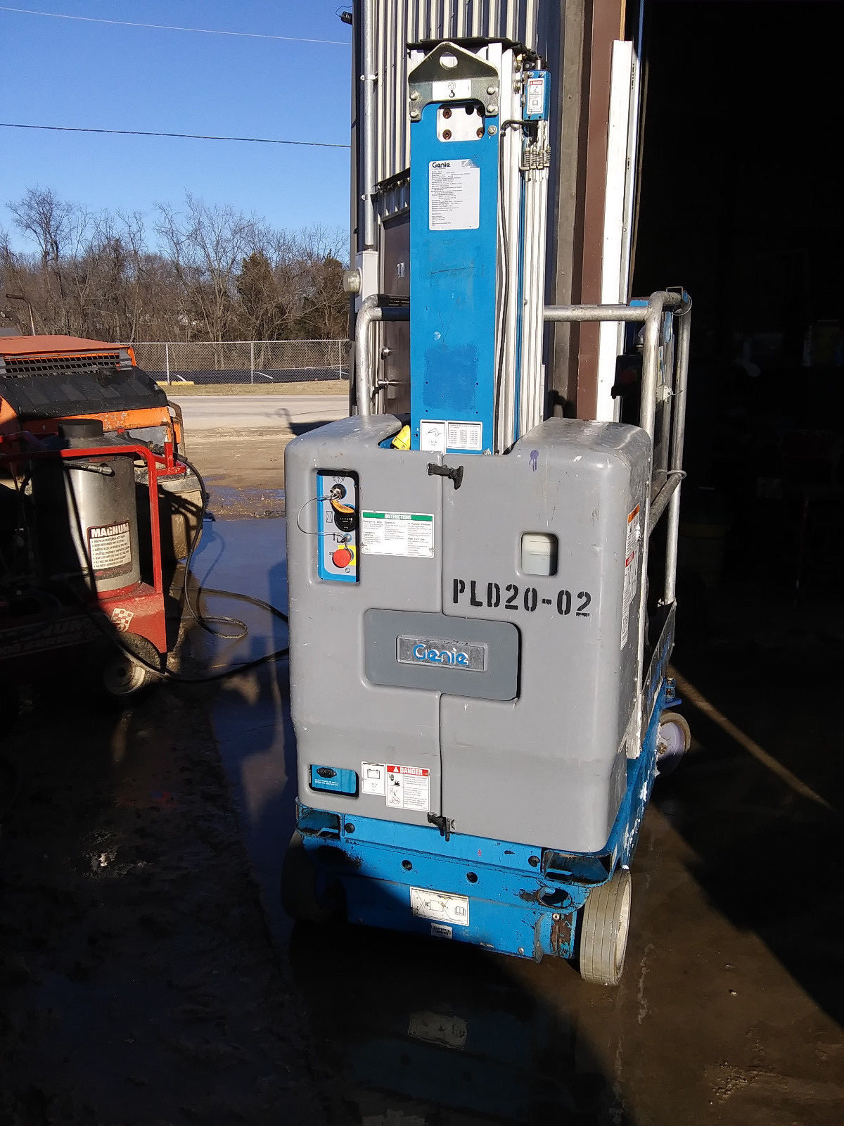 2010 Genie GR-20 Personnel Man Lift Boom Scissor Picker Aerial JLG GR20 Mask