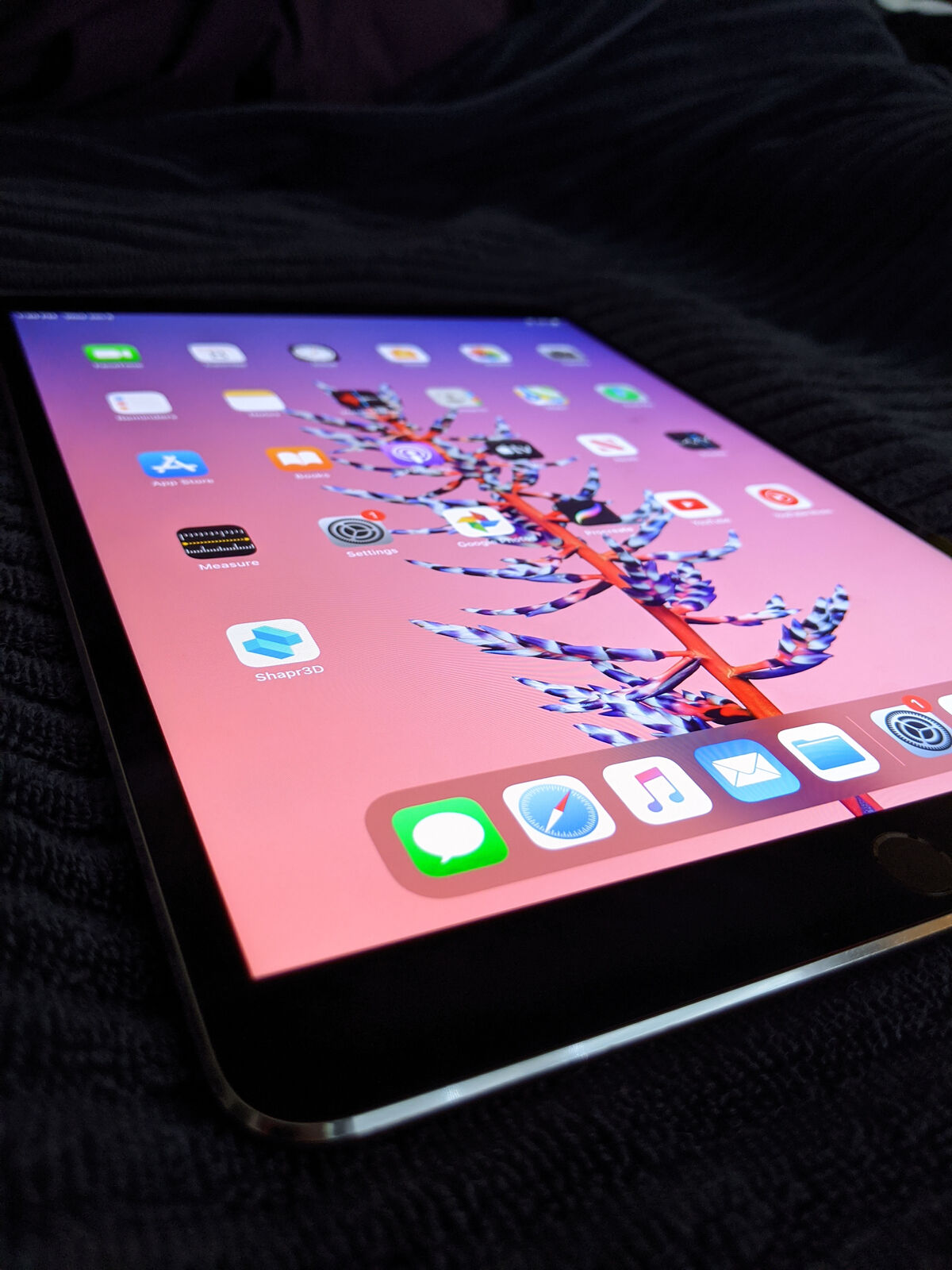 Apple iPad Pro 1st Gen 256GB, Wi-Fi, 10.5in - Space Gray Apple iPad Pro 1st Gen 256GB, Wi-Fi, 10.5in - Space Gray