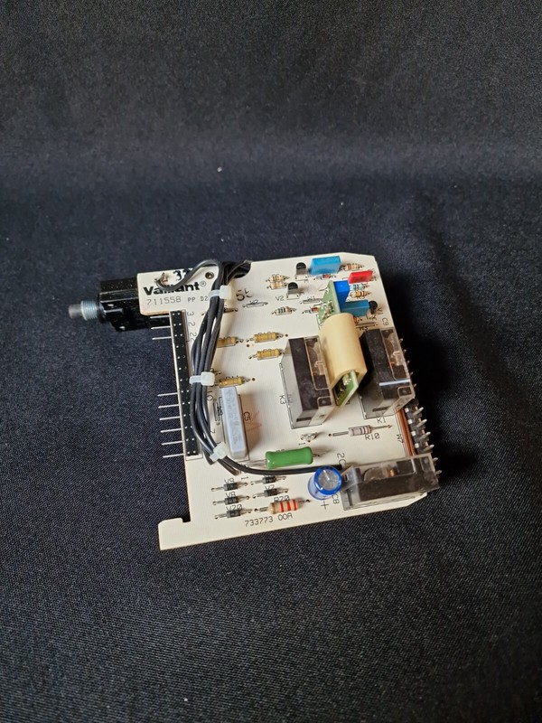 Vaillant Gasfeuerungsautomat 711558 Vc Vcw Platine ( 100555) 12m.Garantie 