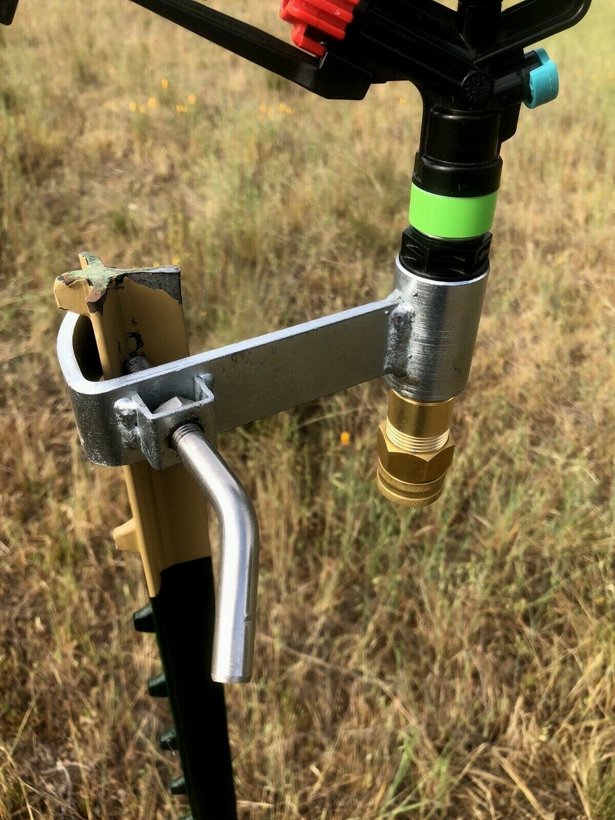 T-POST SPRINKLER BEAUTIFUL COVERAGE 100 FT, W/ LOW PSI GARDEN, DUST, FOOD PLOT 