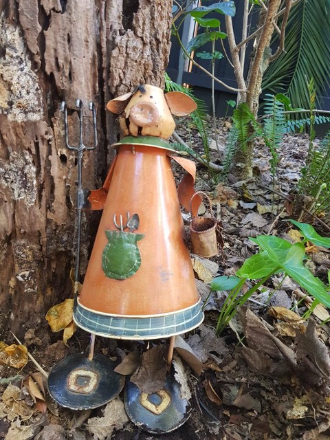 Cute Ornamental Pig Garden Statue/ Garden Ornament | Pots & Garden Beds