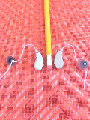 PAIR PROGRAMMABLE MINI BTE HEARING AID. 4 PROGRAMS , email program 2 mics USA