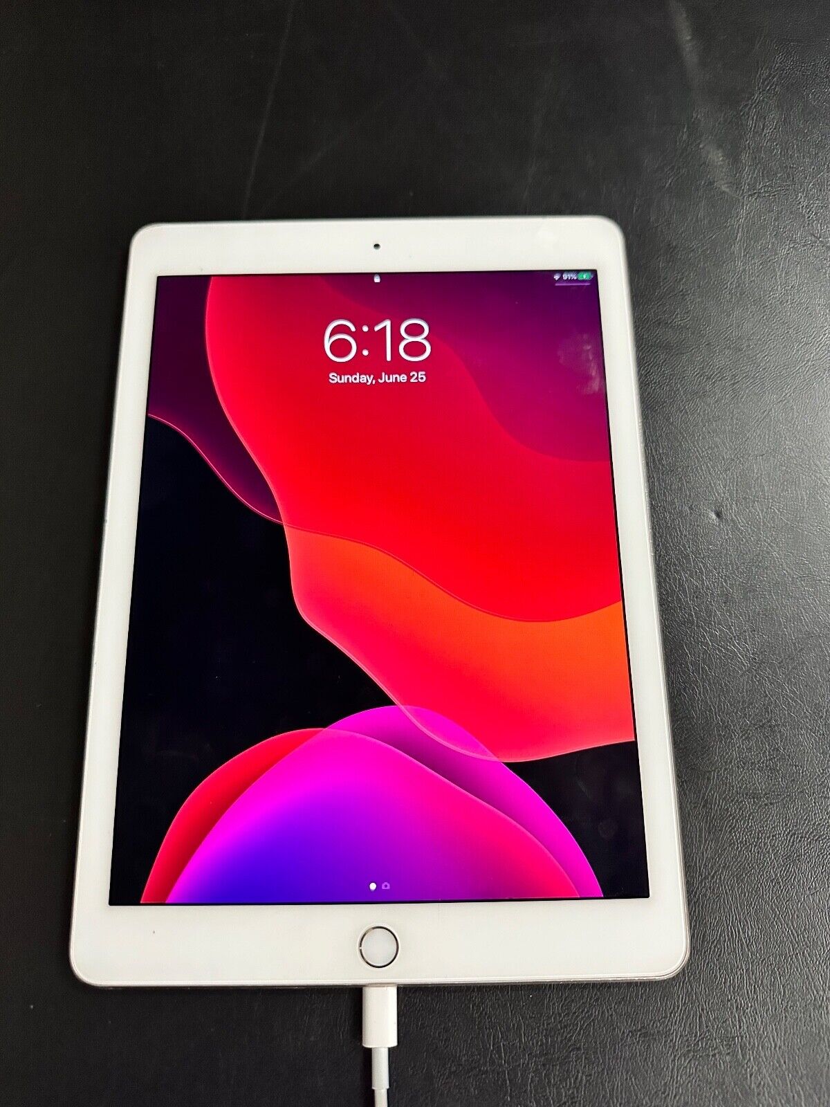 Apple iPad Air 2 16GB, Wi-Fi, 9.7in - White and Gold Apple iPad Air 2 16GB, Wi-Fi, 9.7in - White and Gold