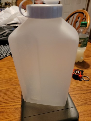 Vtg Rubbermaid Servin Saver 2 Quart Drink Bottle Container White  Flip Top Lid