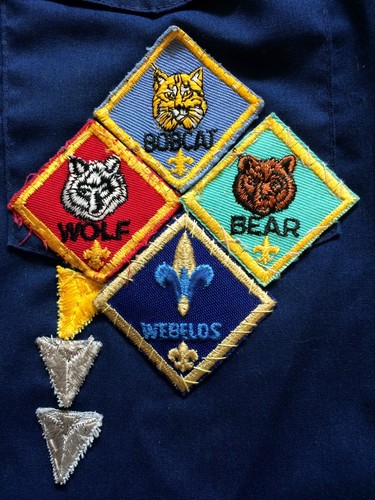 *Vintage 83 Cub Scouts  BSA Blue Uniform Shirt 14 Patches 3 ribbons 15 pins