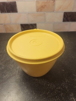 4.25'' Round Tupperware  Storage Container With Lid 148-29 