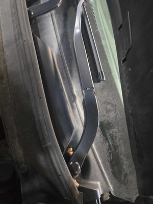 Used Left Wiper Arm fits: JEEP CHEROKEE 14 15 16 17 18 19 20 21 22 23