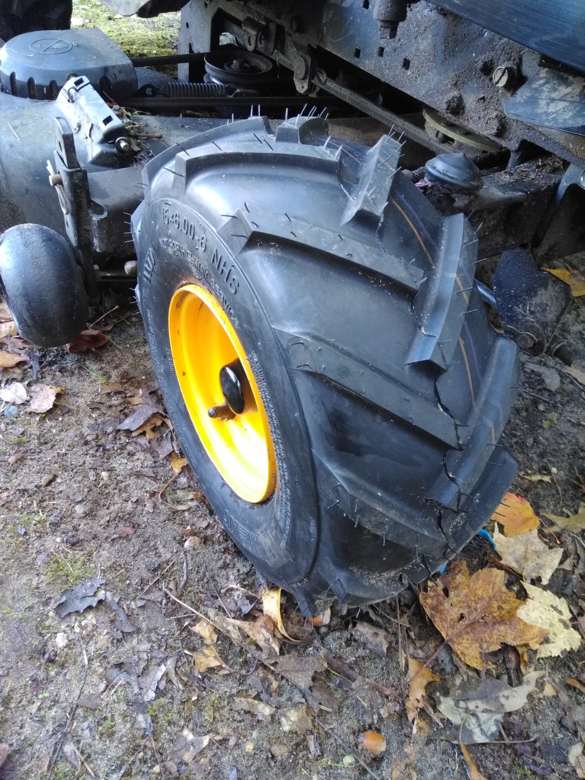 two-15x6-00-6-15x600-6-15x6-00x6-r1-lug-super-traction-tractor-tires