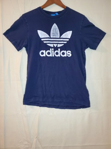 Tシャツ・カットソー adidas Leisure Badge Tee Dark Blue JD6347 adidas Originals Leisure League Badge T-Shirt - Blue | adidas UK