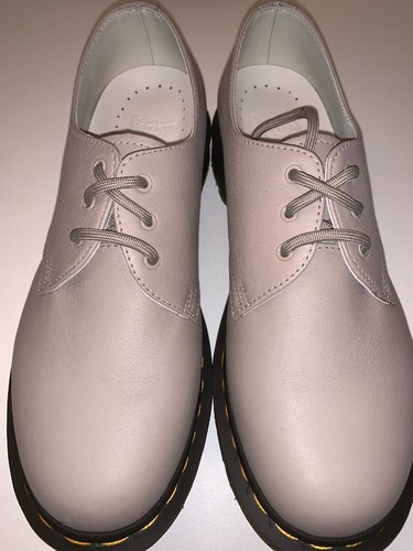 靴 Dr.Martens Dr. Martens Women's Buzz 5-Eye Shoe | Urban Outfitters
