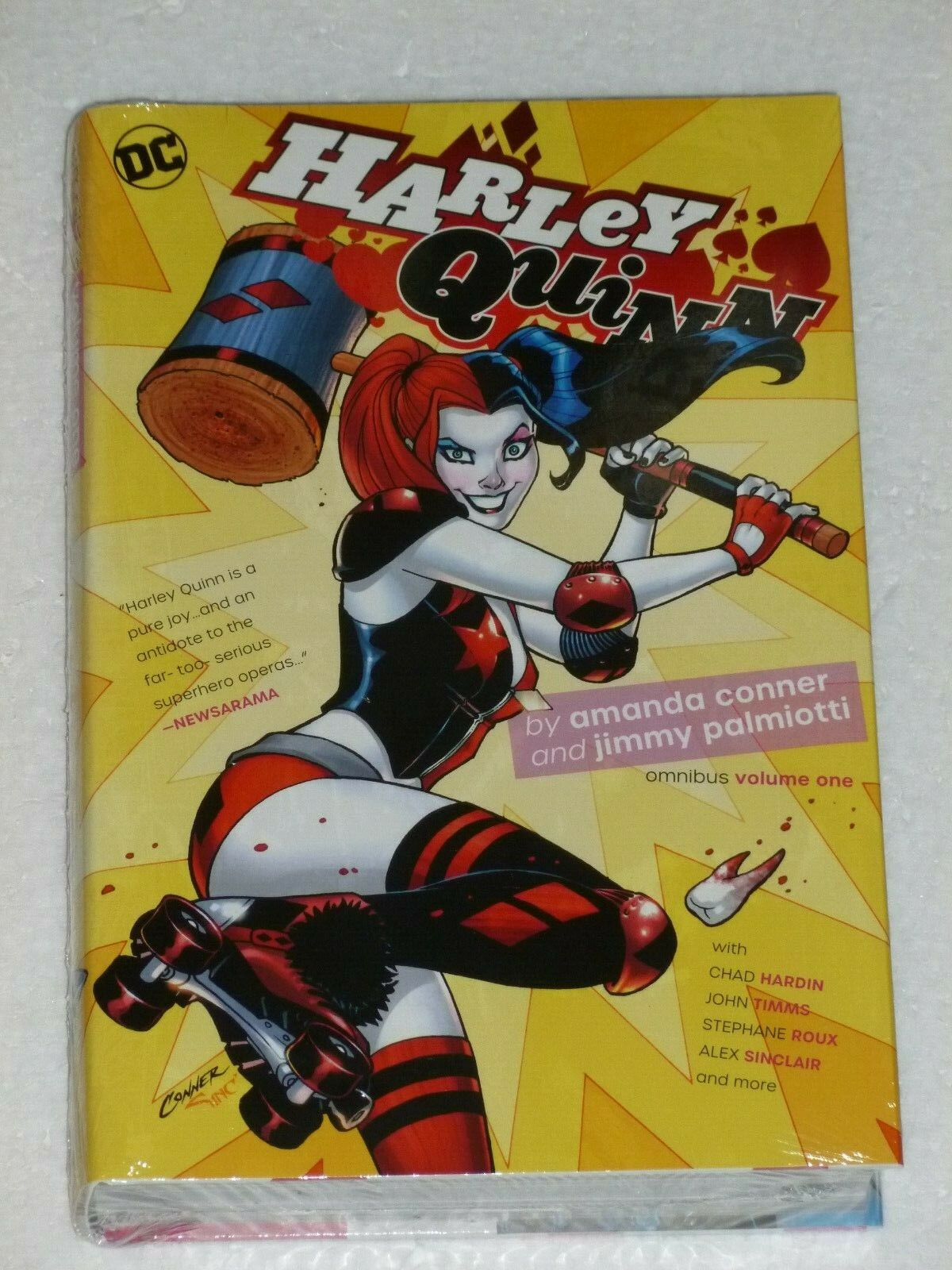 HARLEY QUINN Omnibus Volume One (洋書) Amazon.com: Harley Quinn by Amanda Conner & Jimmy Palmiotti
