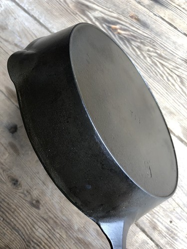 PRE GRISWOLD ERIE 9 3RD SERIES PN 713 CAST IRON SKILLET!CLEANED AND RE-SEASONED