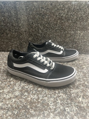 新品未使用28.0cm紐飾り付きVANS OLDSKOOL I.LACE 黒×白 新品未使用28.0cm紐飾り付きVANS OLDSKOOL I.LACE 黒×白 OLD