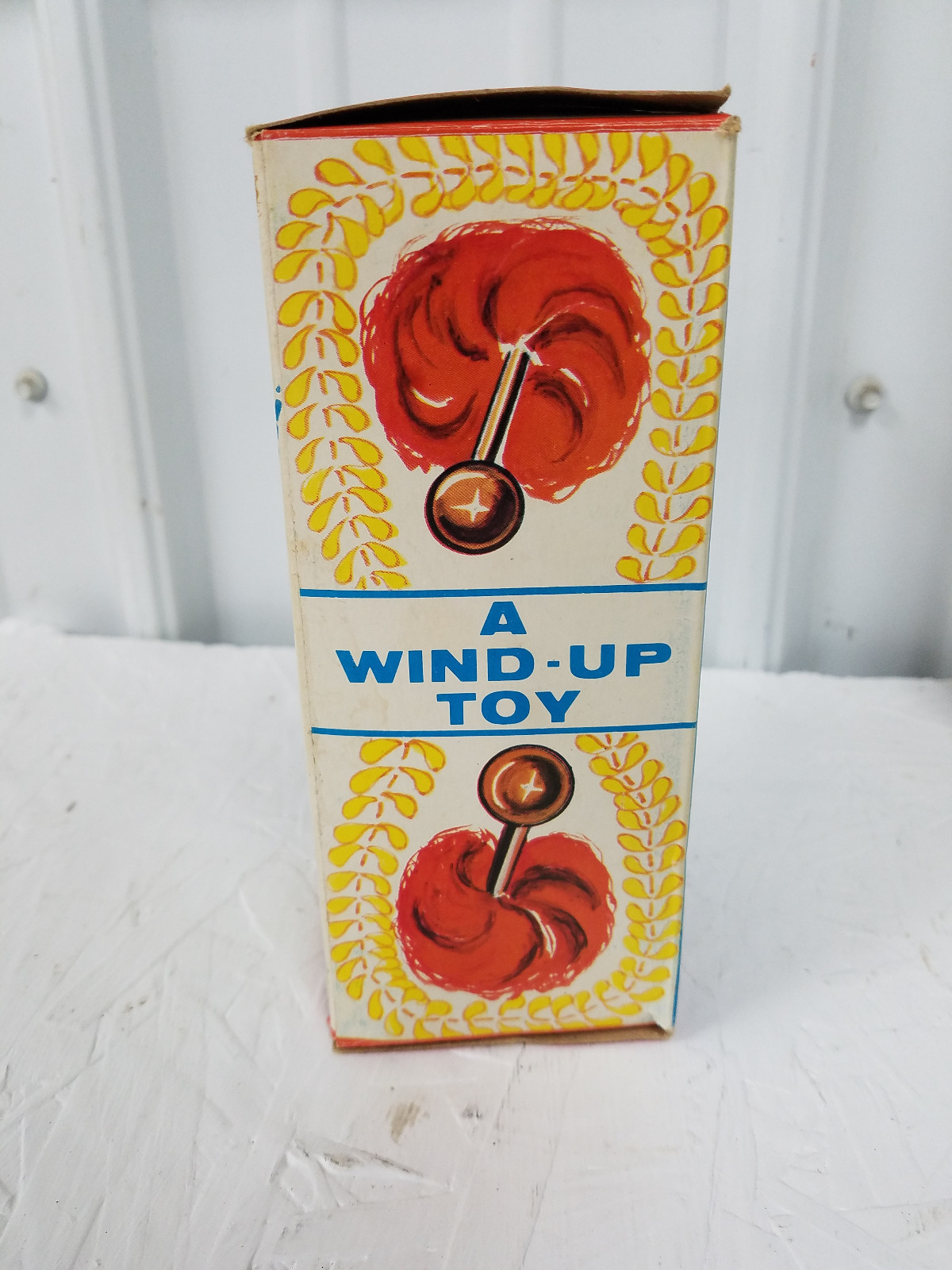 Vintage Wind Up Hawaiian Hula Dancer Made In Japan Turn Key Tin Base IN BOX !!!