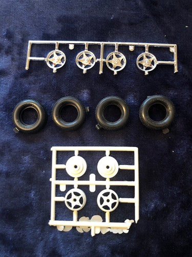 REVELL DODGE RAM VTS PICKUP #85-7617 -1/25 (4) STOCK RIMS & TIRES ONLY-NEW PARTS