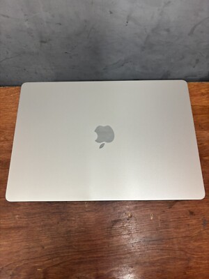 MacBook Air 15-inch 2024 M3 / 8GB RAM / 256GB SSD / 10-Core GPU / Starlight