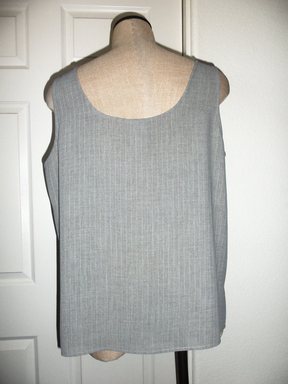 BETU Gray White Pinstripe 100% Polyester Scoop Neck Sleeveless Top - L
