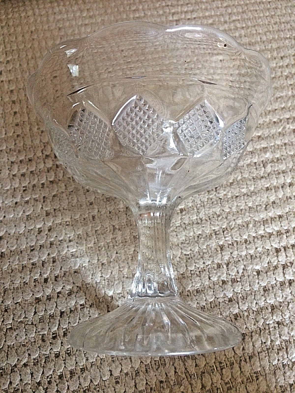 VINTAGE CLEAR GLASS COMPOTE