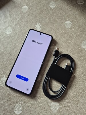 SAMSUNG GALAXY Z FLIP5 5G, 512GB UNLOCKED SMARTPHONE - VERY GOOD CONDITION