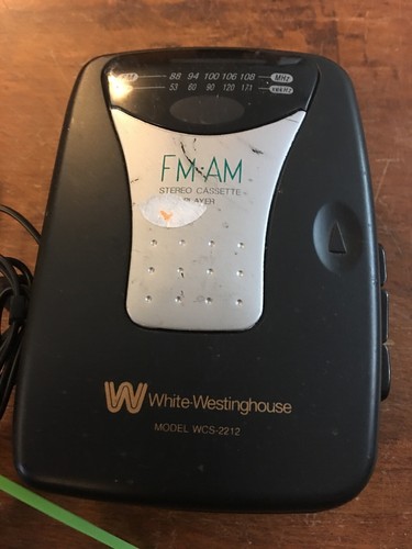 White-Westinghouse FM/AM Stereo Cassette Player WCS-2212 With Headphones