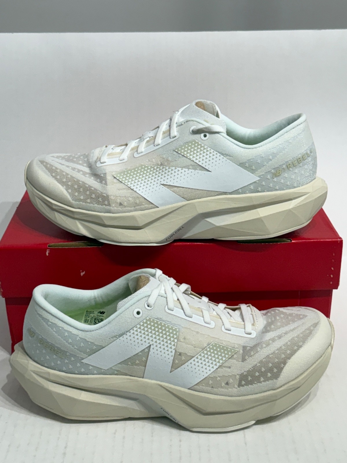New Balance FuelCell Rebel V4 SZ 11.5 Men's MFCLJ4 Running