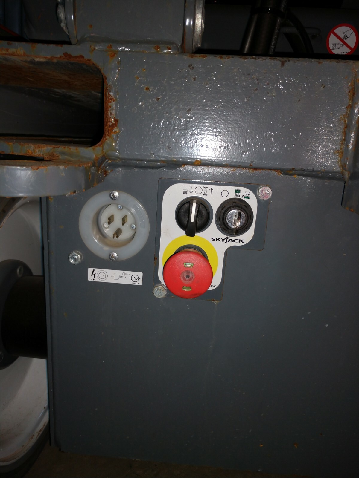 2017 Skyjack SJIII 4632 scissor lift low hours