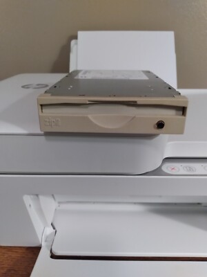 IOMEGA Zip 100 ATAPI IDE Desktop Internal 100MB Zip Disk Drive - BEIGE Bezel