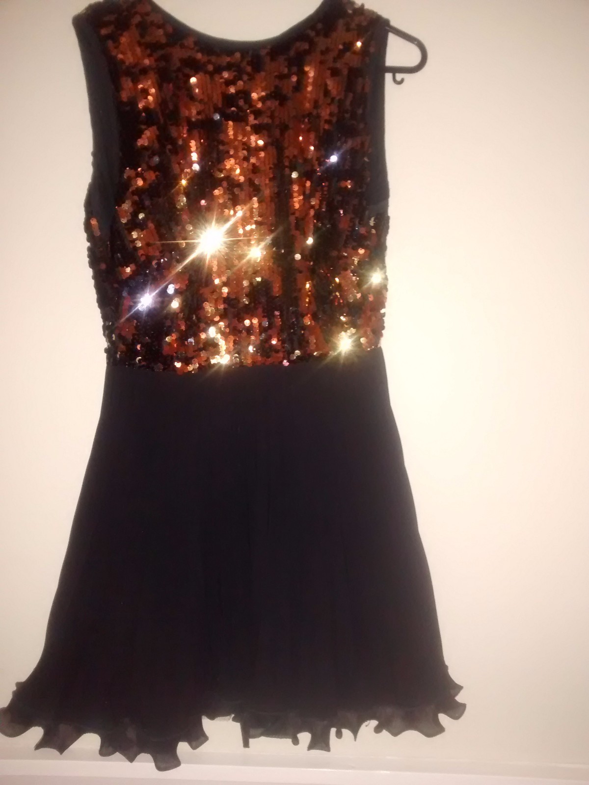 BNWOT 10 JONES & JONES GOLD BLACK SEQUIN SKATER PROM BNWOT 10 JONES & JONES GOLD BLACK SEQUIN SKATER PROM