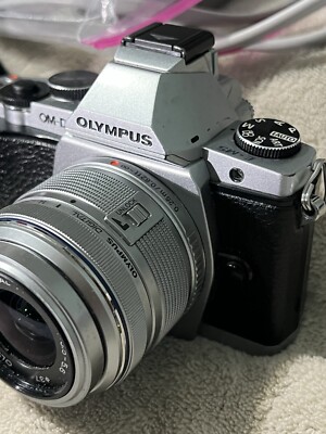 Olympus OM-D EM-5  Mirrorless Camera w/ Lens 14-42mm 3.5-5.6 And Flash FL-LM2