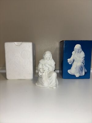 AVON THE INNKEEPER WHITE NATIVITY- PORCELAIN BISQUE 1988 Original Box