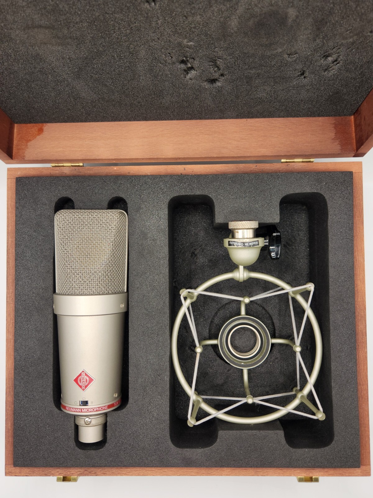 Neumann TLM 127 Large Diaphragm Multipattern Condenser